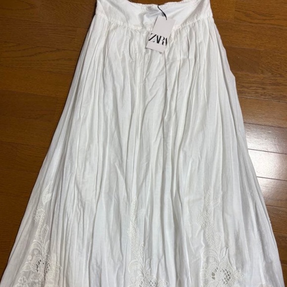 Zara Dresses & Skirts - ZARA White Embroidered Maxi Skirt. made in India.